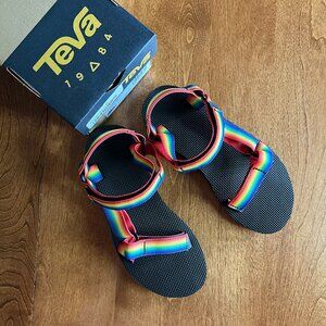 Teva rainbow sandals 7 NIB